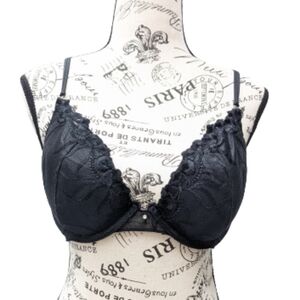 Wonderbra 36D black lacy push-up bra